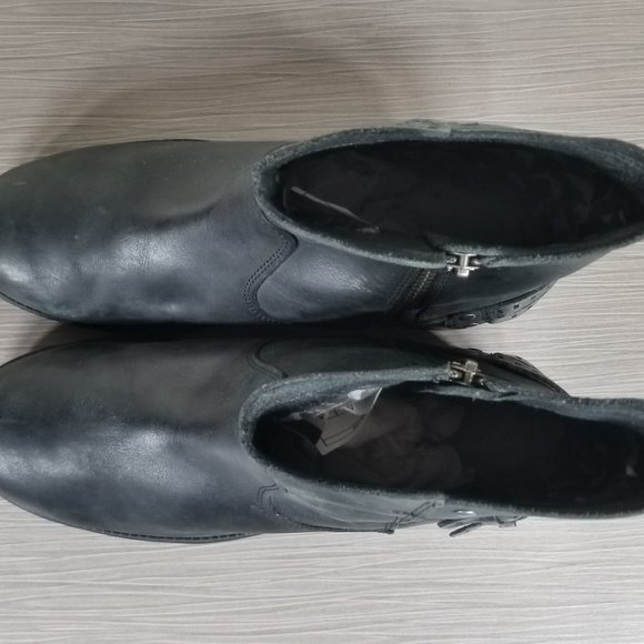 UGG Orion Side Zip Boots, Black Leather, Womens Size 10 US / 41 - Picture 10 of 16